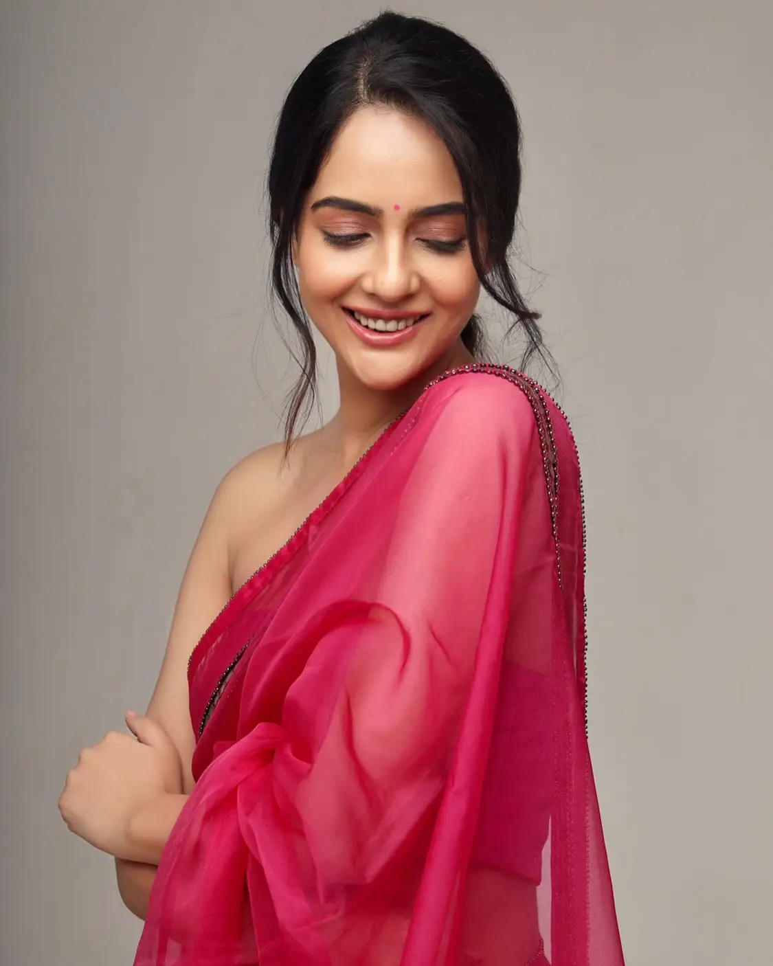 Malvi Malhotra Stills in Red Saree Sleeveless Blouse